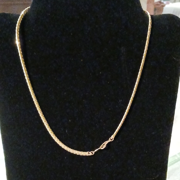 Elegant KK Gold Necklace - Picture 1 of 4